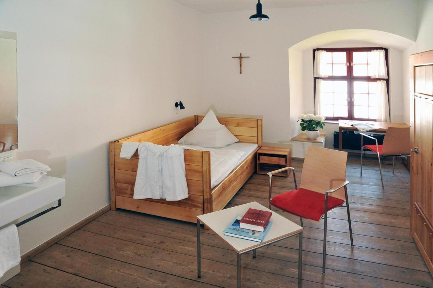 Tagungshaus Kloster Heiligkreuztal Altheim  Buitenkant foto