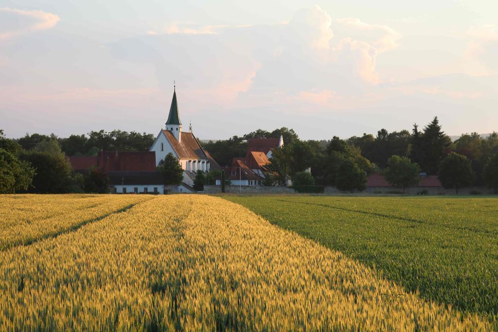 Tagungshaus Kloster Heiligkreuztal Hotel Altheim  Buitenkant foto